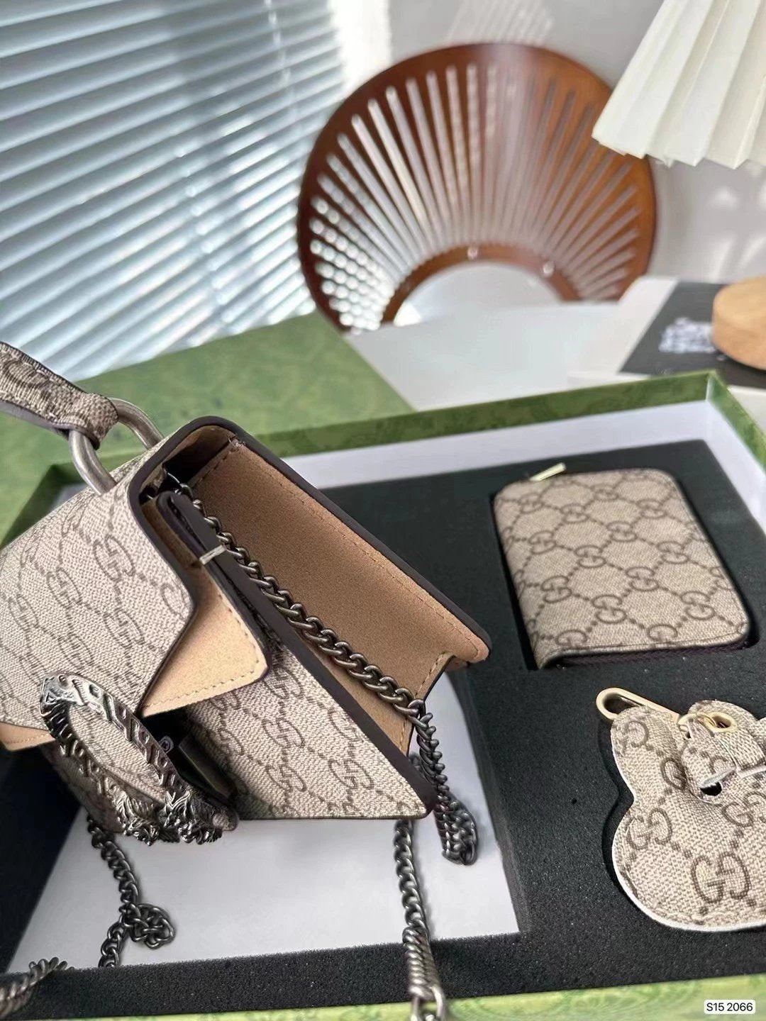 Bolso Gucci com chaveiro e carteira